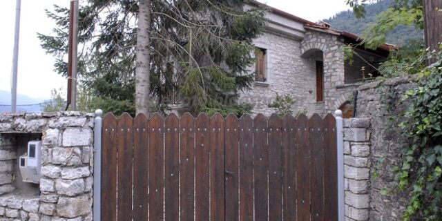 Ο Λιάπης προετοιμαζόταν για την κρίση. Πήρε κοινοτικά κονδύλια για να ανακαινίσει το σαλέ του