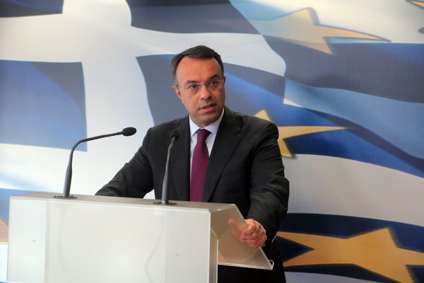 Σταϊκούρας: Δεν προβλέπονται “νέα, οριζόντια, μη ψηφισμένα μέτρα περιστολής μισθών – συντάξεων και αύξησης φόρων”