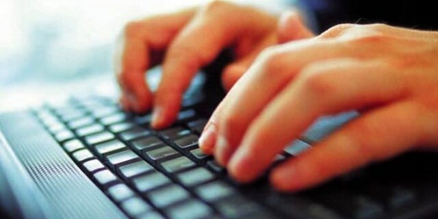 Χειροπέδες σε 28χρονο για υβριστικά σχόλια κατά αστυνομικών στο διαδίκτυο