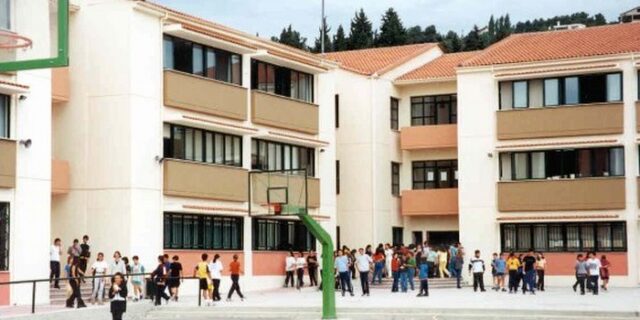 “Εισβολή” ιδιωτικών ασφαλιστικών εταιριών σε σχολεία