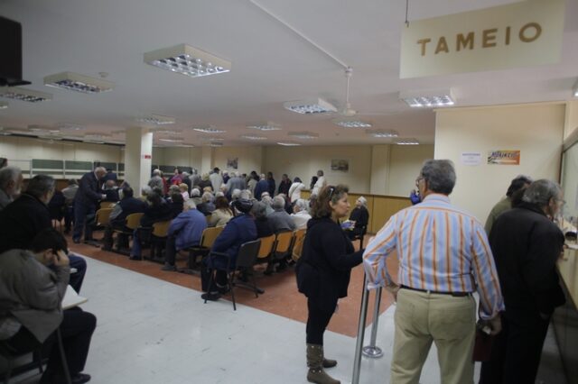 Περιορίζονται οι μειώσεις στο εφάπαξ. Στις 24.000 ευρώ o μέσος όρος – Όλες οι αλλαγές