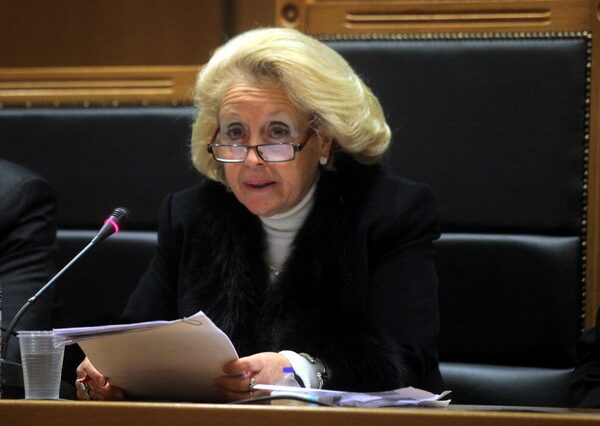 Βουλή: Δικάσιμοι το… 2022 για τα υπερχρεωμένα νοικοκυριά