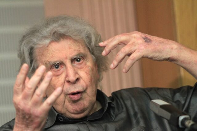 Απύρετος εξακολουθεί να νοσηλεύεται ο Μίκης Θεοδωράκης