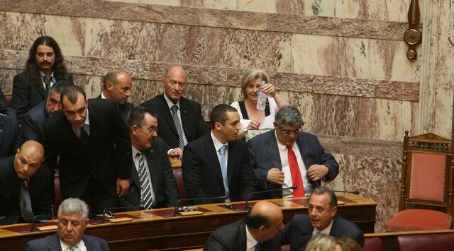Παίρνουν ακόμα τον μισθό τους οι φυλακισμένοι βουλευτές της Χρυσής Αυγής