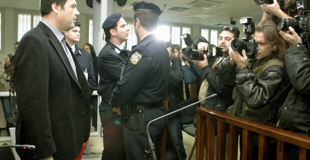 Έρευνα για την άδεια στον Χριστόδουλο Ξηρό