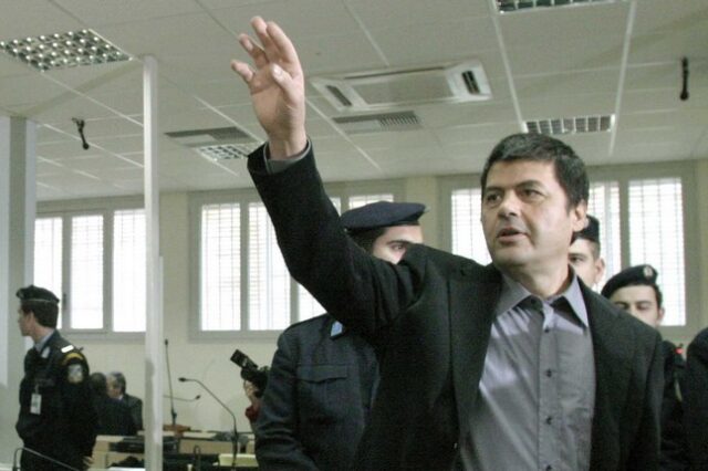 Μέλη της οικογένειας Ξηρού στη ΓΑΔΑ. Τον ψάχνουν σε συγκεκριμένη περιοχή των Αθηνών
