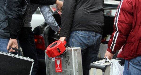Τέσσερις συλλήψεις Κούρδων από την Αντιτρομοκρατική. Βρέθηκαν όπλα και εκρηκτικά