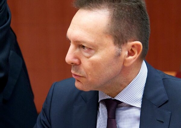 Στουρνάρας: Τραγικά έξω στις προβλέψεις της έπεσε η τρόικα