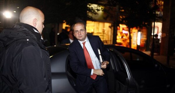 Εμπλοκή στις συζητήσεις με την τρόικα. Θέλει να υιοθετηθούν όλες οι προτάσεις του ΟΟΣΑ