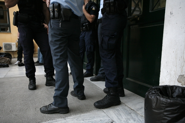 Στον εισαγγελέα οι 4 συλληφθέντες για τρομοκρατία
