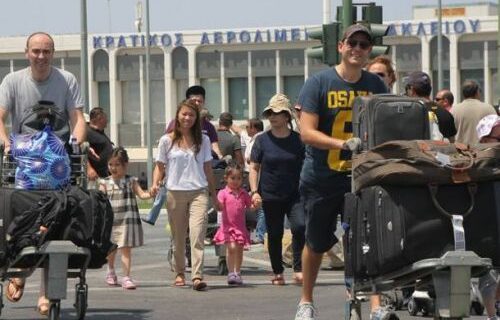 Βουλιάζει από τουρίστες η Κρήτη
