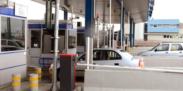 Βαθιά το χέρι στην τσέπη και στον αυτοκινητόδρομο Αιγαίου