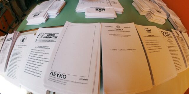 Ο “αιφνιδιασμός” του σταυρού στις ευρωεκλογές. Τι επιδιώκει η κυβέρνηση