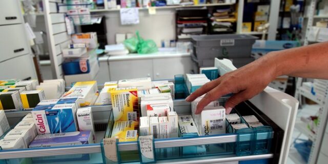 Τρεις μήνες προθεσμία στα φαρμακεία για να πέσουν οι τιμές των ΜΗΣΥΦΑ