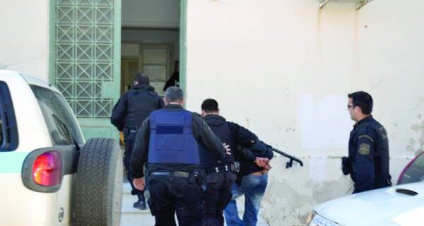 Δολοφόνοι αρχιμανδρίτη: Μας κορόιδεψε, είχαμε πει 50 ευρώ και μας έδωσε 10. Γι’ αυτό τον στραγγαλίσαμε