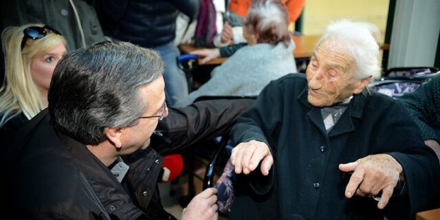 Πέθανε η γιαγιά Στέλλα που συνομίλησε με τον Πρωθυπουργό στο Ληξούρι
