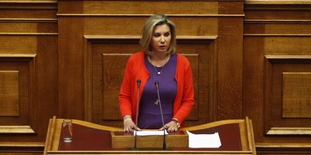 Ζ. Μακρή: “Κάπνιζαν στην εντατική σε νοσοκομείο της Μακεδονίας”
