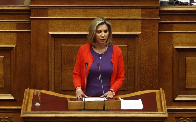 Ζ. Μακρή: “Κάπνιζαν στην εντατική σε νοσοκομείο της Μακεδονίας”