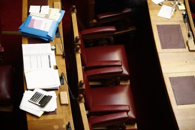 Έλα στη Βουλή… δεν θα είναι κανείς. Οι υπουργοί αγνόησαν την “εντολή Σαμαρά”