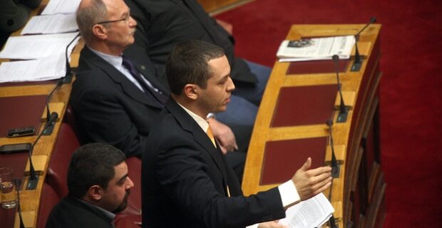 Ο Κασιδιάρης μαζεύει υπογραφές για Εξεταστική κατά Σαμαρά, Δένδια και Αθανασίου