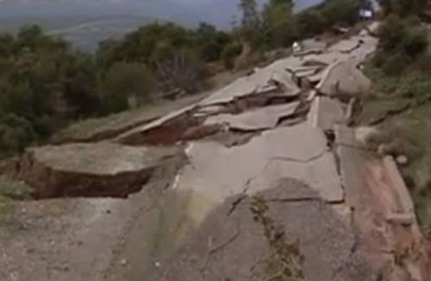 Σοβαρή καθίζηση σε χωριό στο δήμο Μεγαλόπολης από την έντονη βροχή