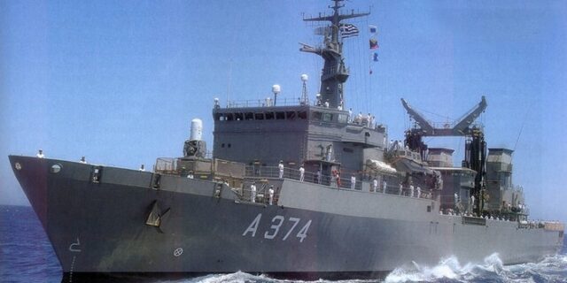 Αποπλέουν για Κεφαλλονιά δύο πλοία του πολεμικού ναυτικού