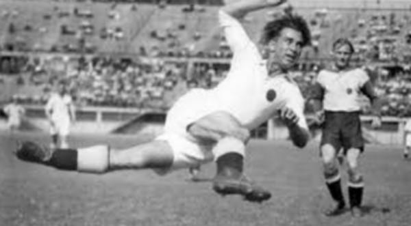Μηχανή του Χρόνου: O ποδοσφαιριστής που ξεφτίλισε τους ναζί και το πλήρωσε με τη ζωή του