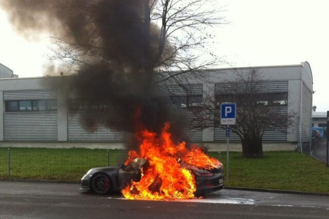 Porsche 911 GT3. Επιδημία πυρκαγιών για το διάσημο supercar