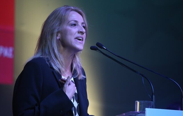 Ρένα Δούρου: Δεν μαζεύουν με τον ίδιο τρόπο τα σκουπίδια οι μνημονιακοί υποψήφιοι με τους μη μνημονιακούς