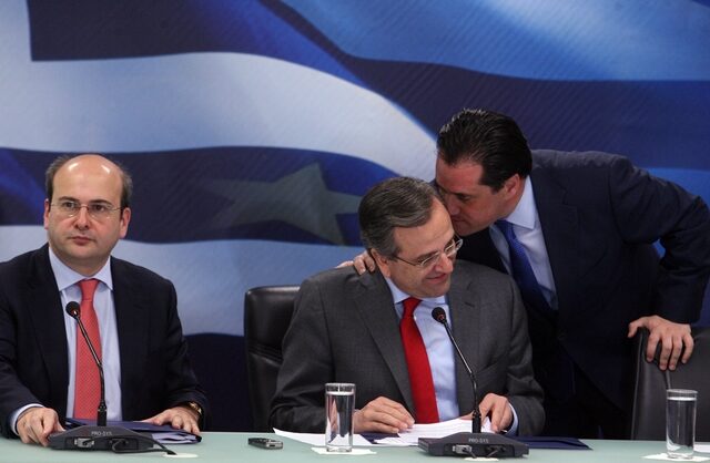 Μέτρα κατά της γραφειοκρατίας εξήγγειλε ο Σαμαράς: Αυθημερόν και ηλεκτρονικά η αδειοδότηση των επιχειρήσεων