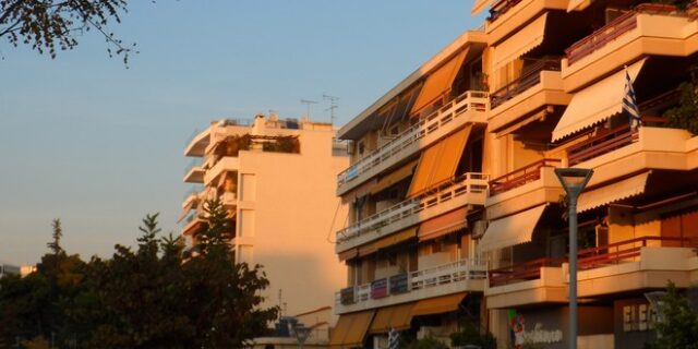 Στην κατηφόρα χωρίς φρένα η αγορά ακινήτων