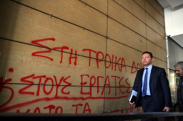 Άκαρπη η συνάντηση των αγροτών με Στουρνάρα. Κλιμακώνουν τις κινητοποιήσεις
