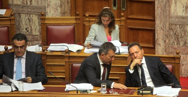 Εισαγγελικό “κατηγορώ” σε Στουρνάρα – Αθανασίου: Βαριές καταγγελίες για απόπειρα συγκάλυψης οικονομικών σκανδάλων