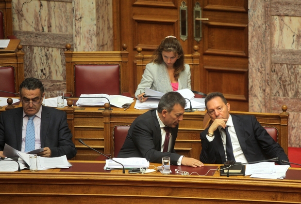 Εισαγγελικό “κατηγορώ” σε Στουρνάρα – Αθανασίου: Βαριές καταγγελίες για απόπειρα συγκάλυψης οικονομικών σκανδάλων