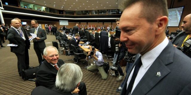 Φουντώνουν οι φήμες για νέο πακέτο στήριξης. “Ναι” στα λεφτά, “όχι” στα νέα μέτρα, λέει η Ελλάδα