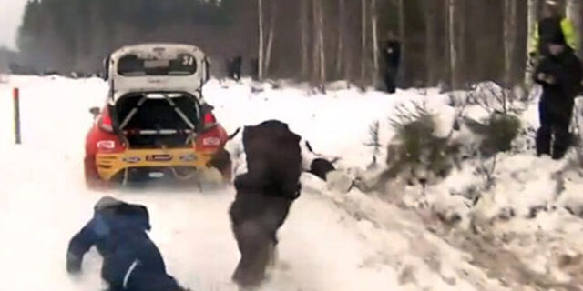 Βίντεο από WRC: Οδηγός ευχαριστεί τους θεατές που τον έβγαλαν από το χαντάκι