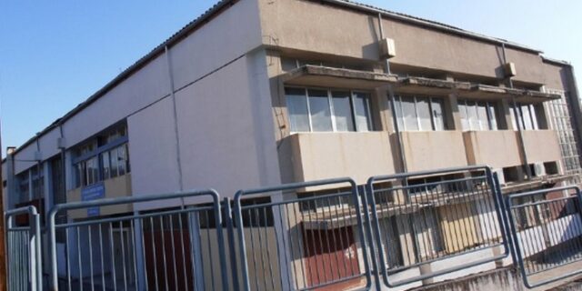 Φωνάζουν οι γονείς στην Ελασσόνα: Μικρός μαθητής “ξεχάστηκε” σε σχολικό λεωφορείο