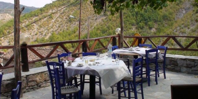 Ο κομπιναδόρος της Ξάνθης: Έτρωγε και έπινε τζάμπα, τάζοντας “αέρα”