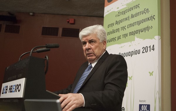 Εννιακόσιες θέσεις εργασίας στο υπουργείο Αγροτικής Ανάπτυξης