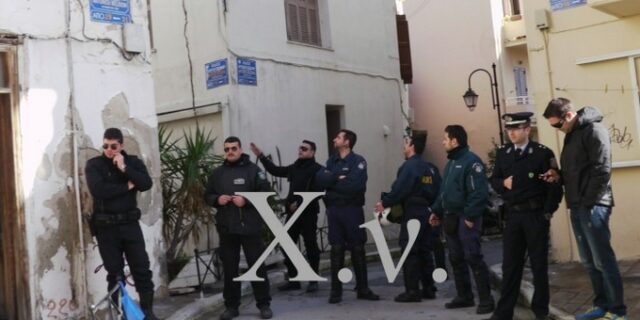 Σάλος στα Χανιά: Αστυνομική επιχείρηση για απομάκρυνση… αστέγου