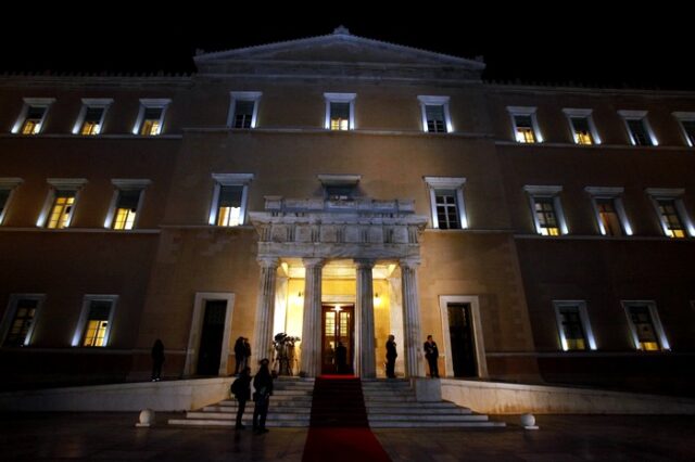 Συνέβη και αυτό: Δαπανήσαμε 17.000 ευρώ σε καφέδες και βουτήματα στη Βουλή