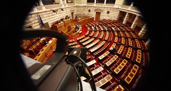 Πόσοι υπάλληλοι εργάζονται στη Βουλή