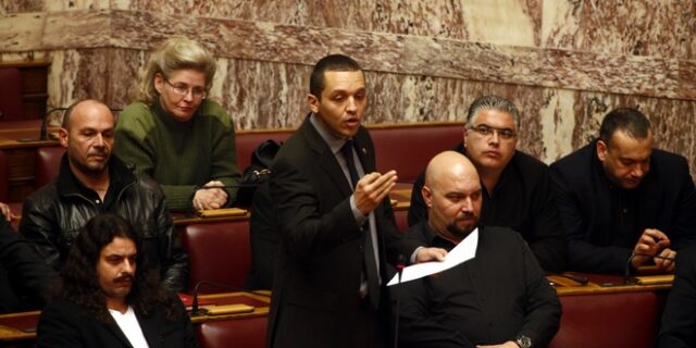 Πρόταση νόμου από τη Χρυσή Αυγή για δικαίωμα χρήσης όπλων εντός οικιών