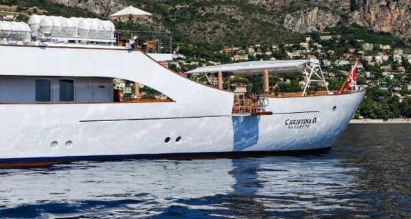 Η κρίση χτυπάει τα πλωτά παλάτια – Πολυτελείς θαλαμηγοί χωρίς αγοραστή