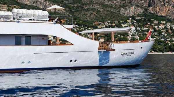 Η κρίση χτυπάει τα πλωτά παλάτια – Πολυτελείς θαλαμηγοί χωρίς αγοραστή