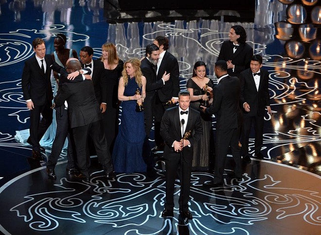 Oscars 2014: Σε “Gravity” και “12 Χρόνια Σκλάβος” τα Όσκαρ καλύτερης ταινίας και σκηνοθεσίας. Ο Μακόναχι κέρδισε τον Ντι Κάπριο
