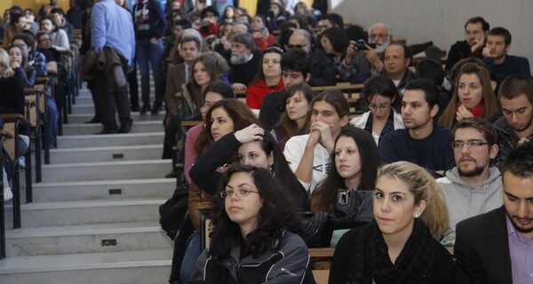 Χάνουμε φοιτητές στο εξωτερικό και χρήματα. Πώς θα γίνει η Ελλάδα διεθνές κέντρο εκπαίδευσης