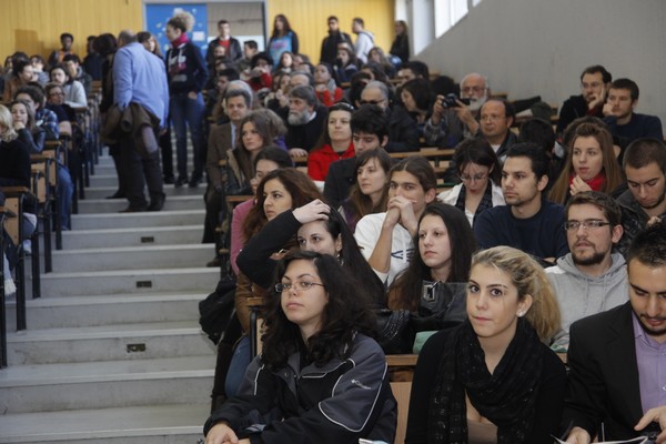 Χάνουμε φοιτητές στο εξωτερικό και χρήματα. Πώς θα γίνει η Ελλάδα διεθνές κέντρο εκπαίδευσης