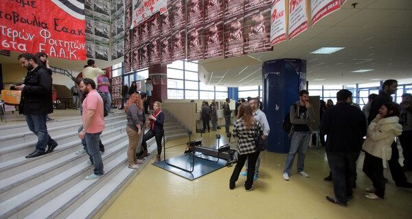 Ποινή για 180.000 αιώνιους φοιτητές. Δίδακτρα “πρόστιμο” αντί διαγραφής