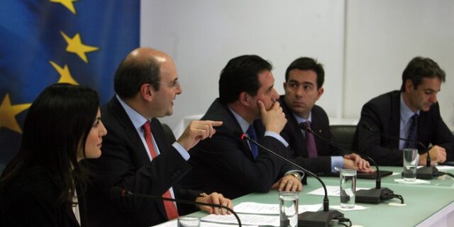 Μίνι υπουργικό ενόψει του ραντεβού με την τρόικα